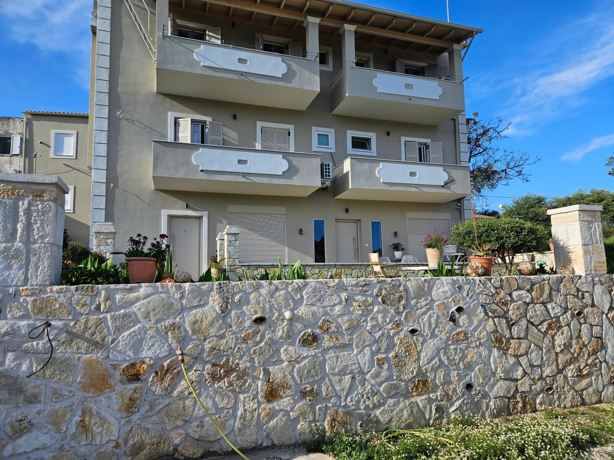Grey Luxury House Apartment อิปโซส ภายนอก รูปภาพ