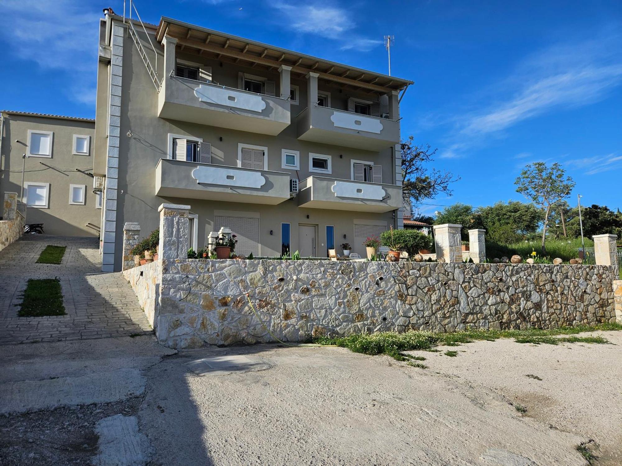Grey Luxury House Apartment อิปโซส ภายนอก รูปภาพ