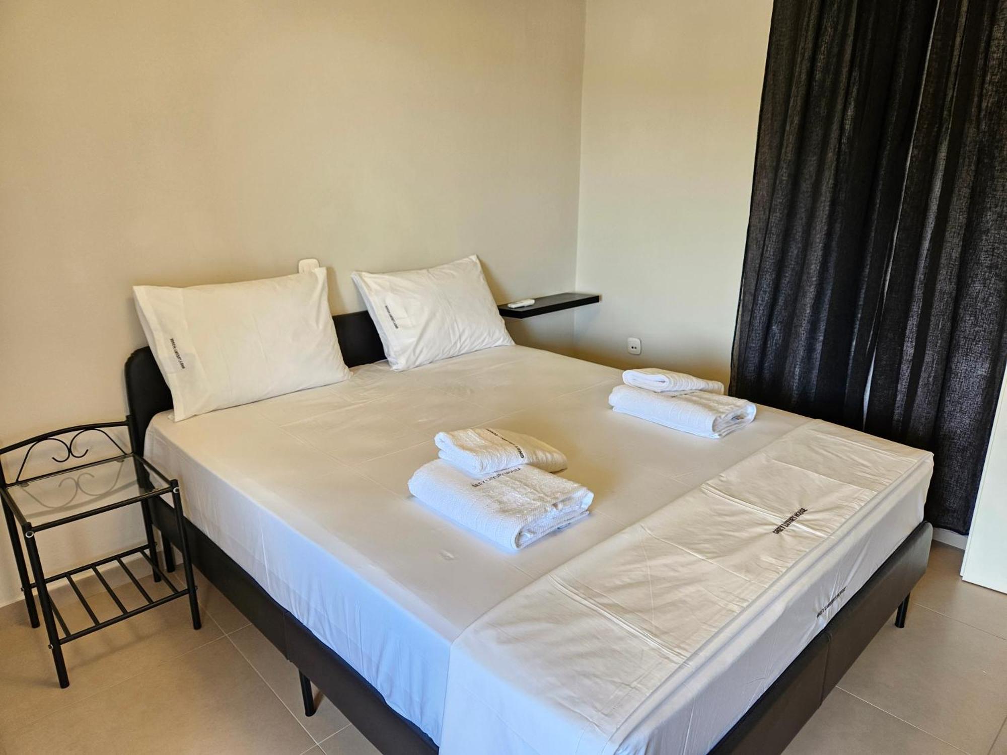 Grey Luxury House Apartment อิปโซส ภายนอก รูปภาพ