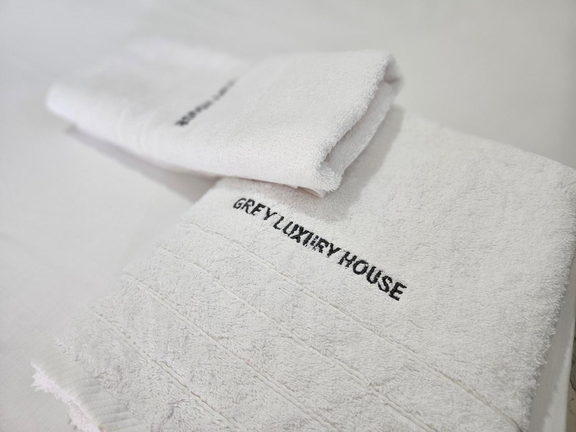 Grey Luxury House Apartment อิปโซส ภายนอก รูปภาพ