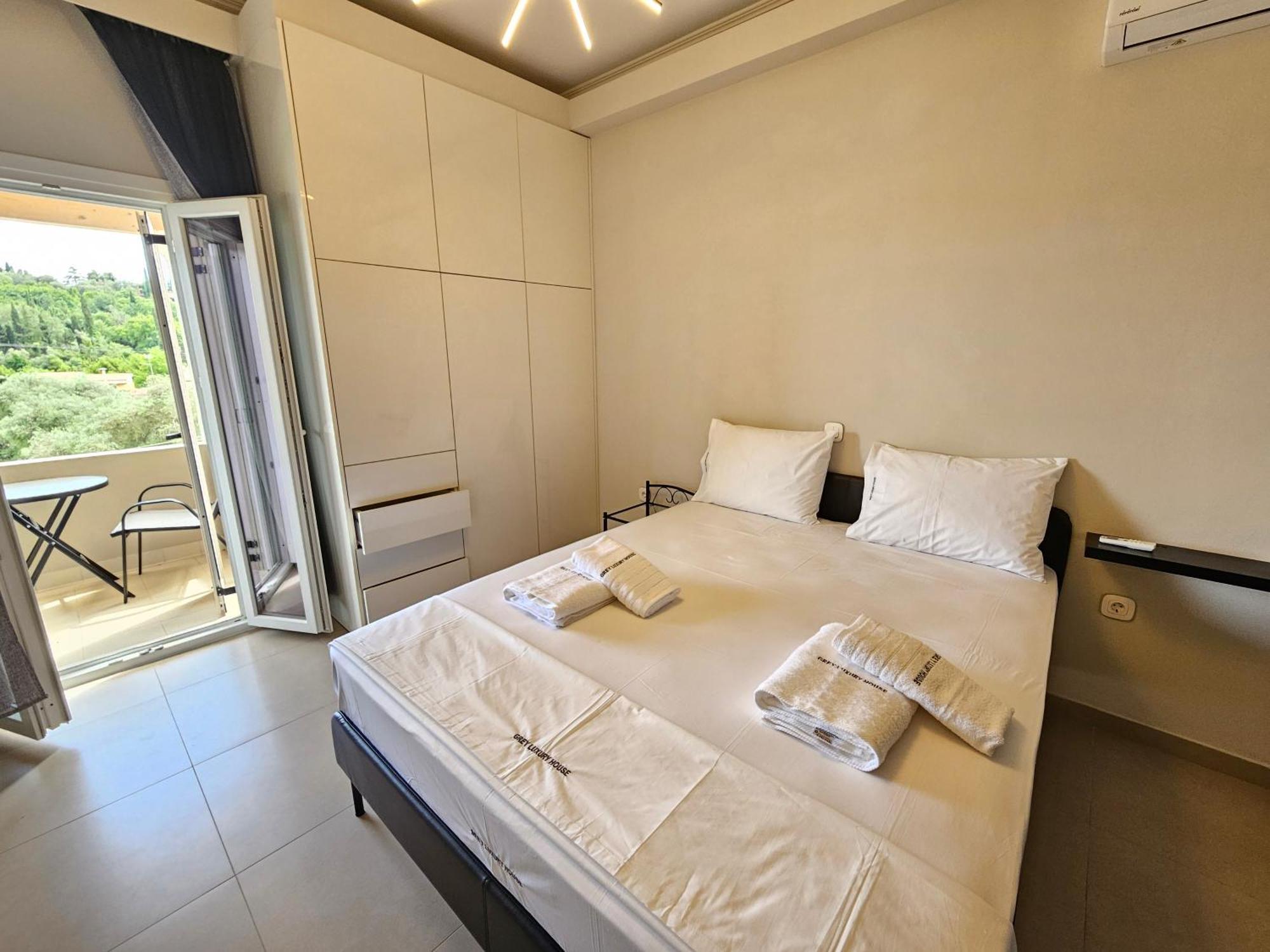 Grey Luxury House Apartment อิปโซส ภายนอก รูปภาพ