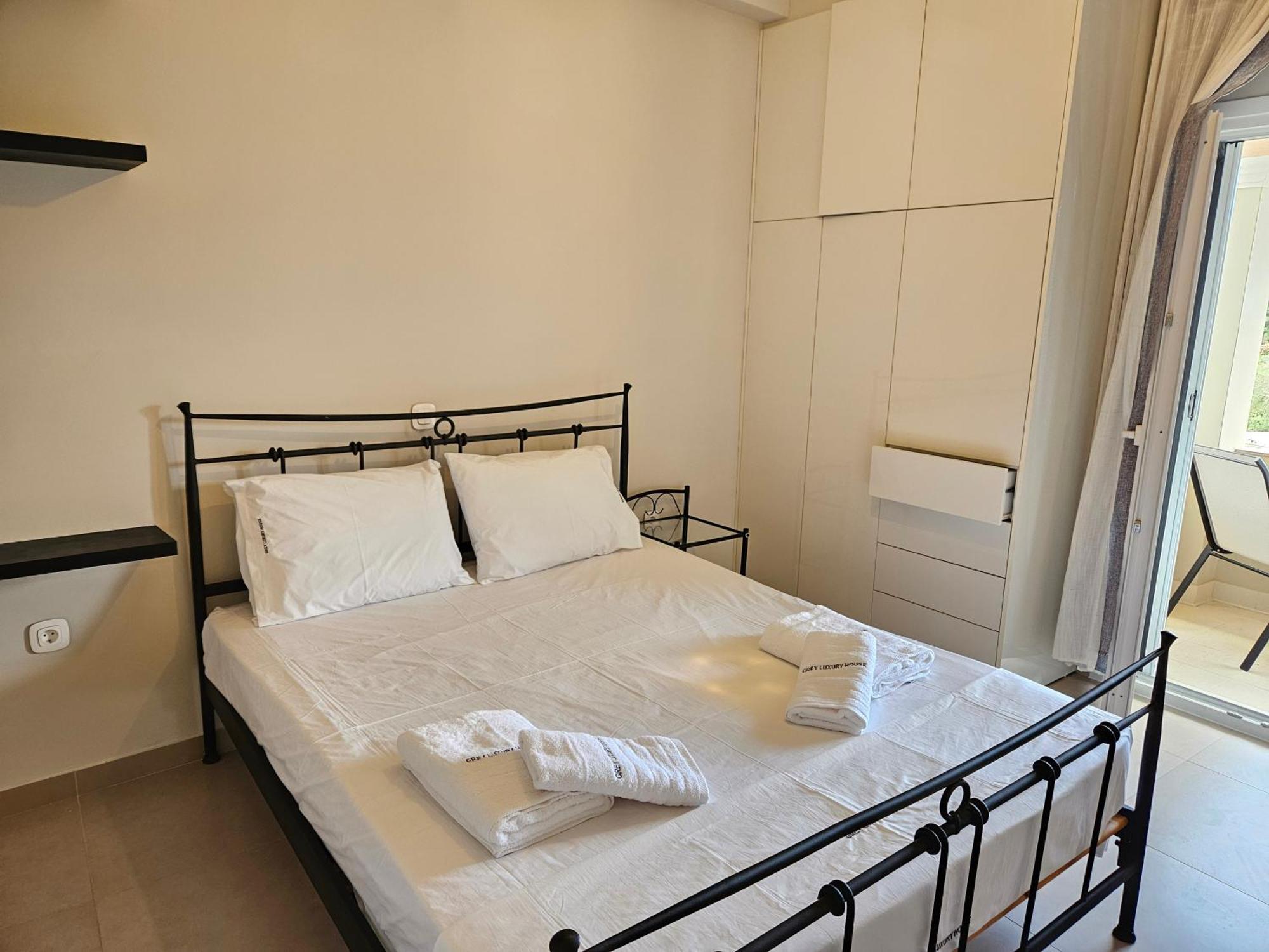 Grey Luxury House Apartment อิปโซส ภายนอก รูปภาพ