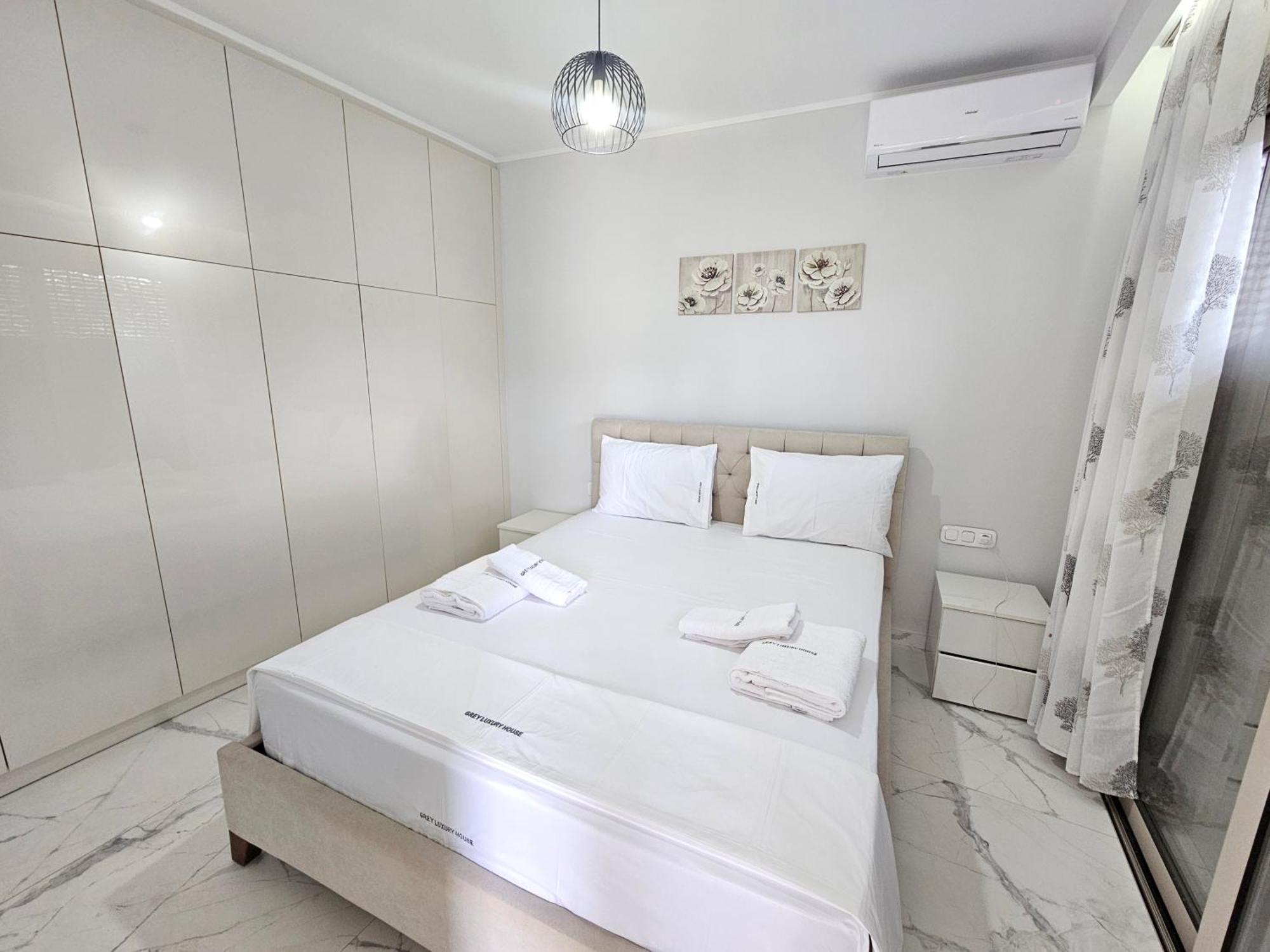 Grey Luxury House Apartment อิปโซส ภายนอก รูปภาพ