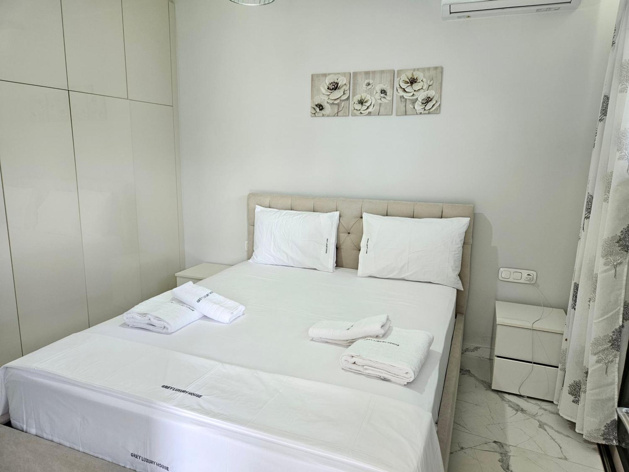 Grey Luxury House Apartment อิปโซส ภายนอก รูปภาพ