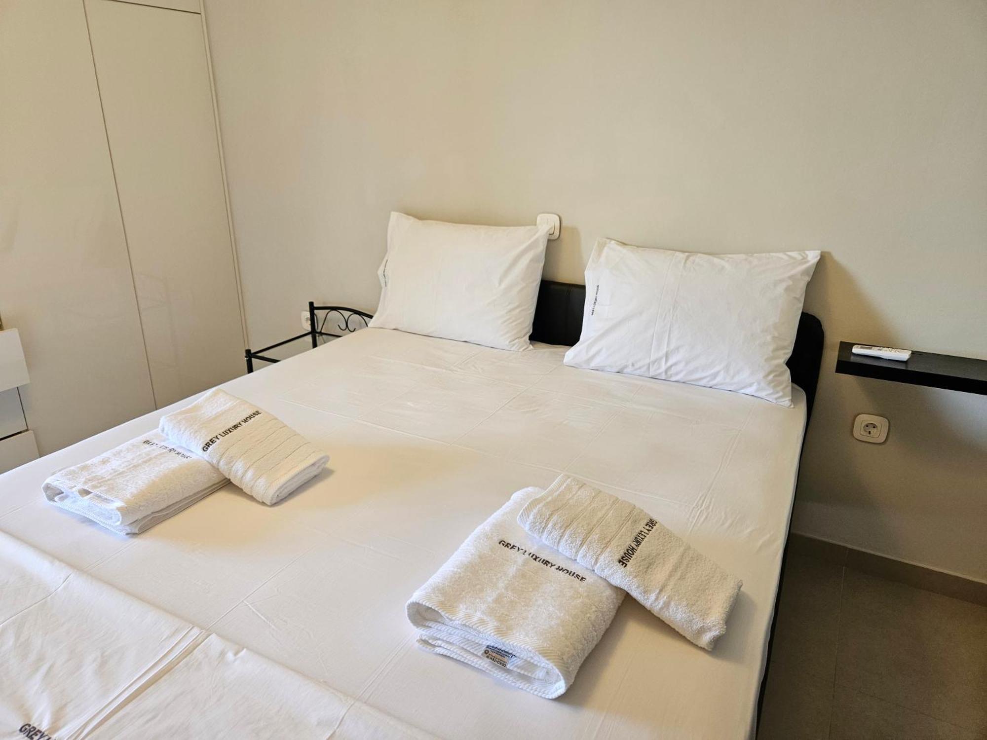Grey Luxury House Apartment อิปโซส ภายนอก รูปภาพ