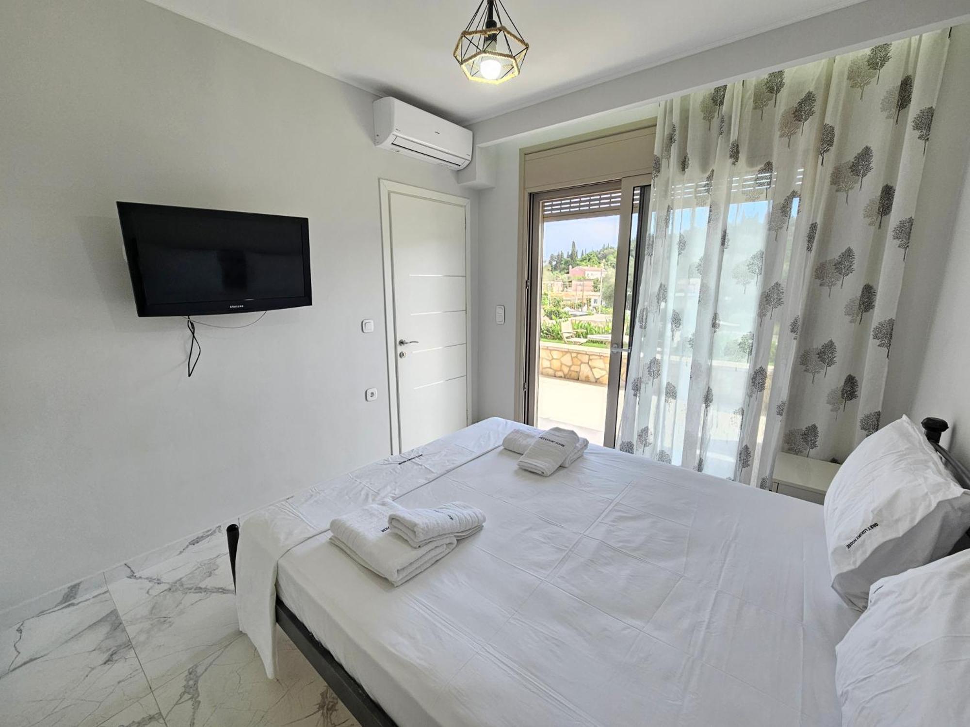 Grey Luxury House Apartment อิปโซส ภายนอก รูปภาพ