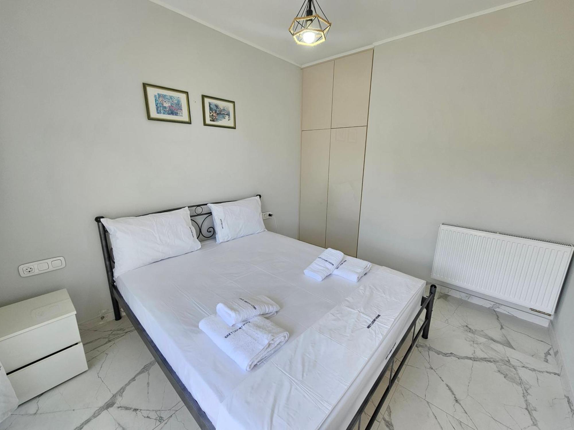 Grey Luxury House Apartment อิปโซส ภายนอก รูปภาพ