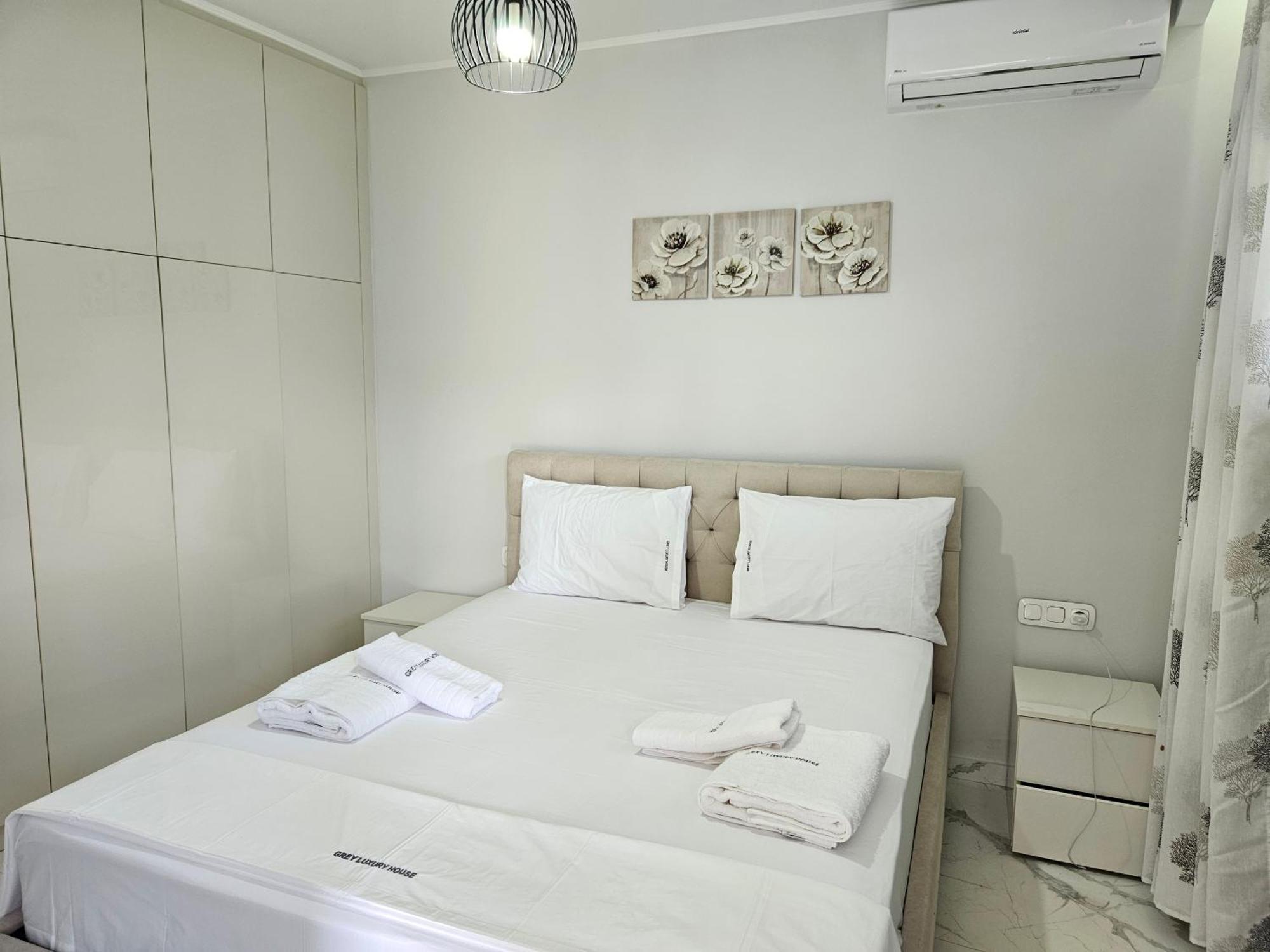 Grey Luxury House Apartment อิปโซส ภายนอก รูปภาพ