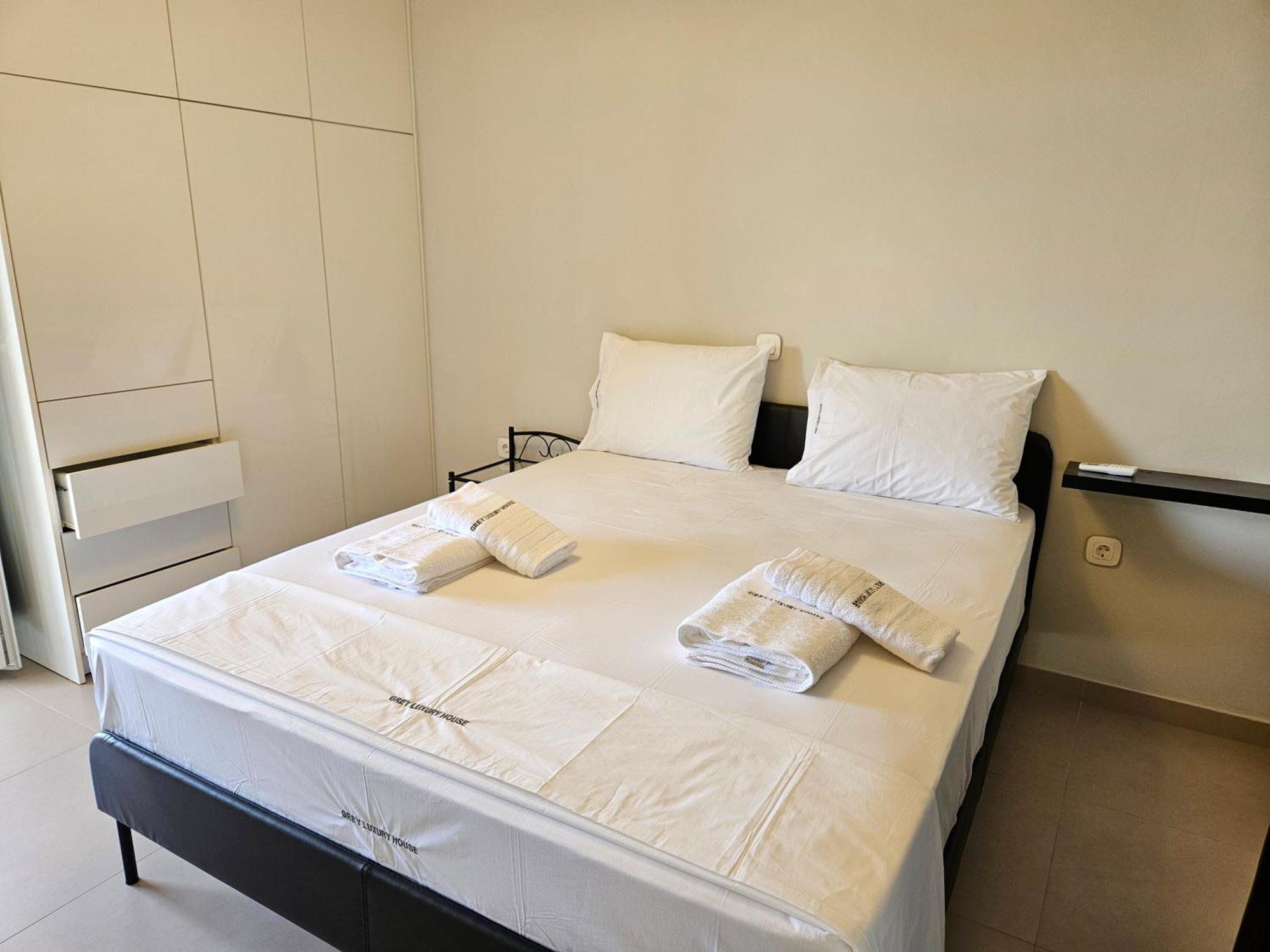 Grey Luxury House Apartment อิปโซส ภายนอก รูปภาพ