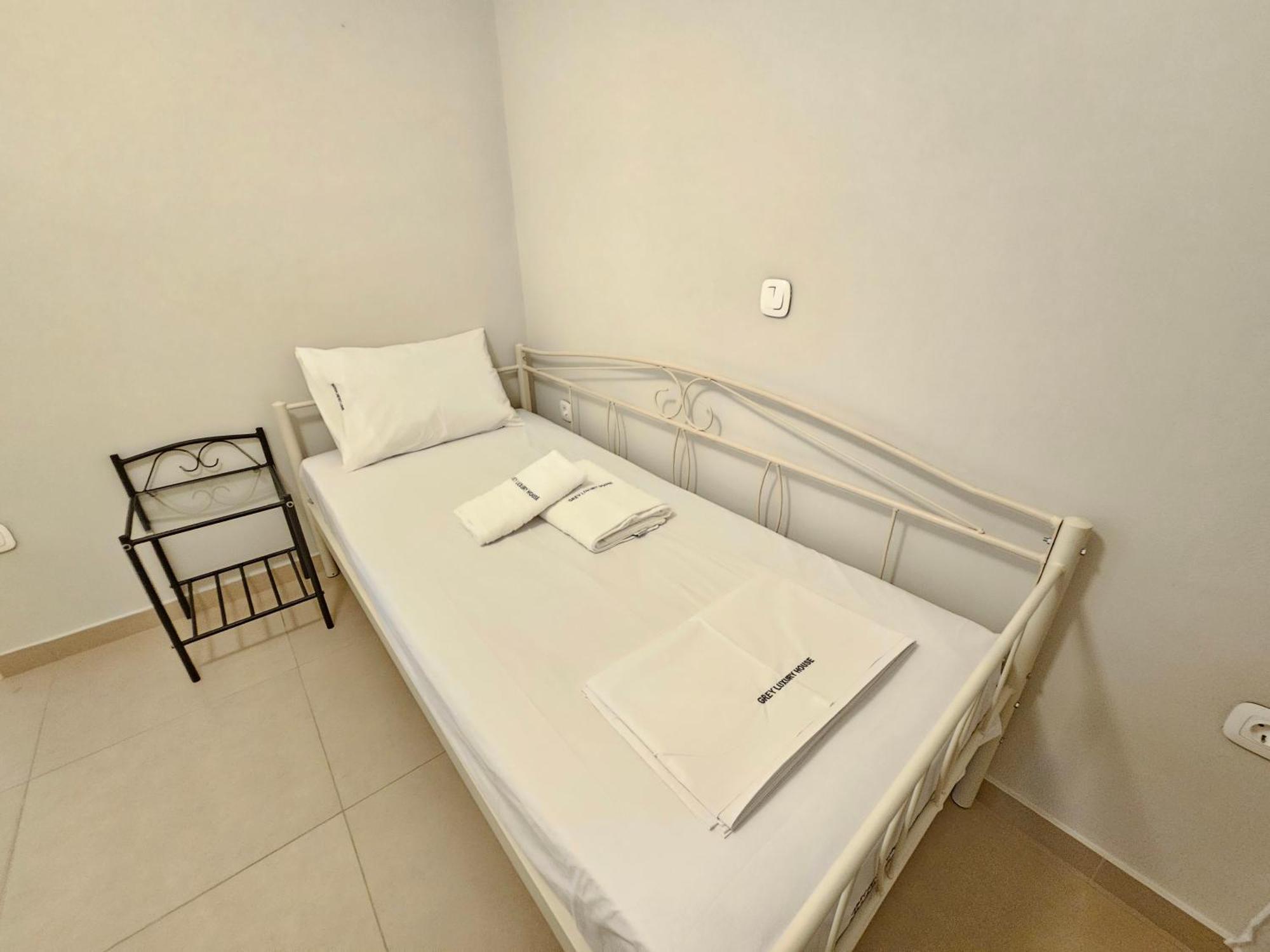 Grey Luxury House Apartment อิปโซส ภายนอก รูปภาพ